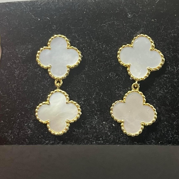 French Back Drop earring - Picture 4 of 5